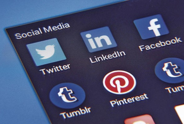 Junto a las violencias abiertas y feminicidios, ha surgido una nueva que se está dando en el mundo digital.