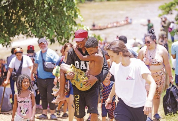 Entre 2.500 y 3.000 migrantes ingresan al istmo diariamente.