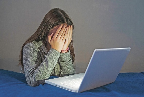 Los expertos exhortan a los padres a estar vigilantes en las rutinas de los hijos.