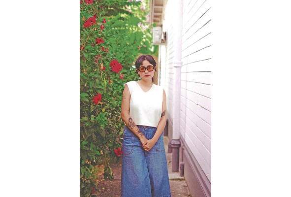 Mar María es cantante y compositora de indie pop.