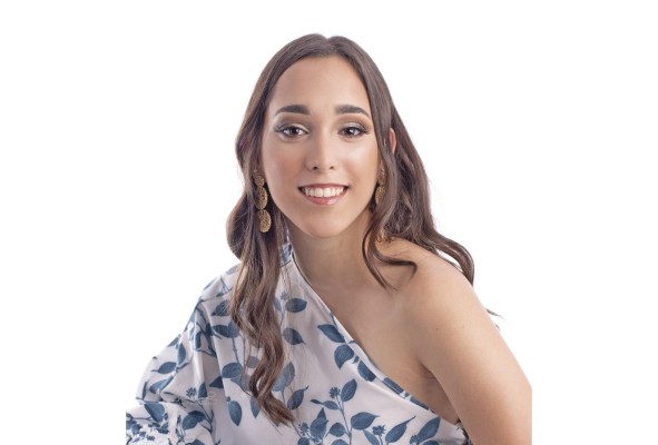 La señorita Ana Matilde Lombana Lewis, hija del señor Roberto Alfredo Lombana González y la señora Cristina María Lewis de Lombana será una de las participantes del tradicional Festival de Debutantes que llevarán a cabo las Damas Guadalupanas el próximo 2 de julio en la Terraza Mar del Sur del Club Unión con la finalidad de recaudar fondos para sus programas sociales.