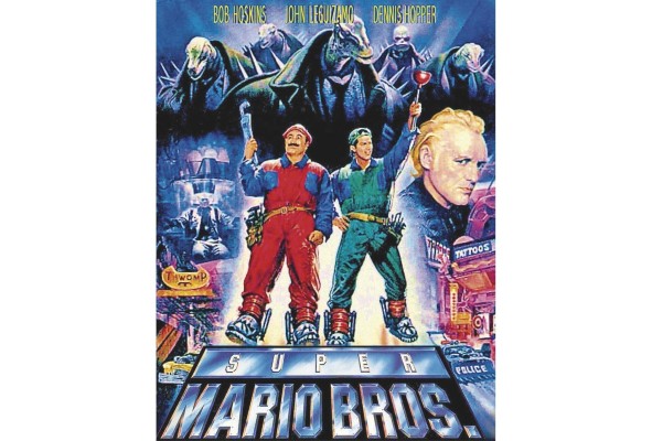 <strong>Super Mario Bros.</strong> <strong>| 1993.</strong> Basada en el famoso videojuego de la compañía Nintendo. Dos hermanos fontaneros se adentran en un mundo paralelo para salvar a la princesa Daisy de las garras del rey Koopa y su ejército de reptiles. El filme estaba protagonizado por Bo Hoskins, recién salido de ¿Quién engañó a Roger Rabbit? y el colombiano John Leguízamo, con la presencia de Dennis Hopper como el villano. La crítica de cine la definió en su momento como: “una extraña historia de ciencia ficción contada en tono de broma, con violencia del calibre de 'Batman' y dinosaurios generados por ordenador que podrían dar el pego en 'Jurassic Park' (...). Ideal para niños de 11 años”.