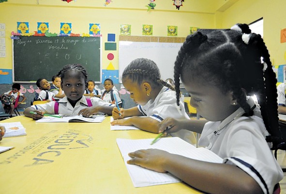 El Ministerio de Educación analiza retomar las clases presenciales en las comarcas donde hay menos casos de covid-19; la escuela debe contar con agua potable.