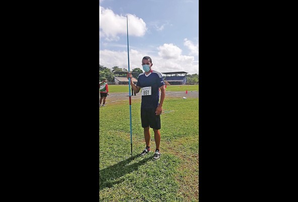 El santeño Jonathan Cedeño es el campeón centroamericano en la jabalina.