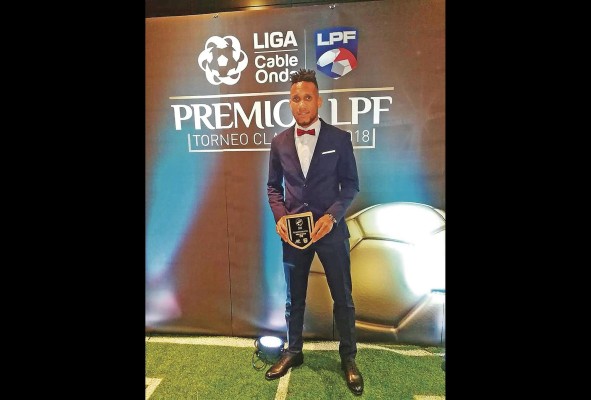Toda su carrera en la LPF la ha desarrollado con el San Francisco F.C. Fue campeón con el club del Clausura 2014 e incluido en el Equipo Ideal del Clausura 2018.