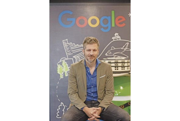 El ejecutivo apuesta por reforzar la capacitación digital y por mantener el engranaje con los medios de comunicación.