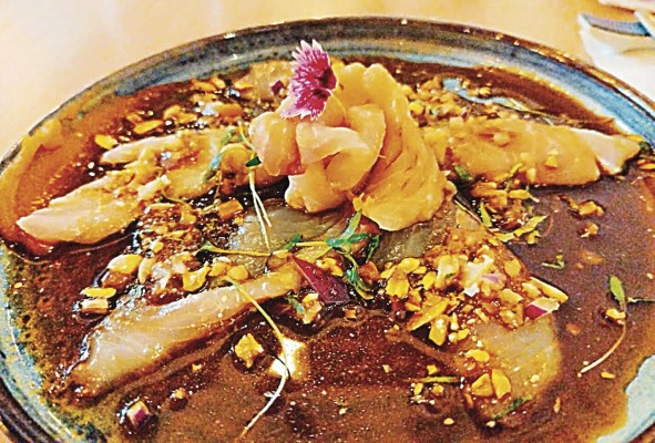 Tiradito trufado, primer tiempo de la cena