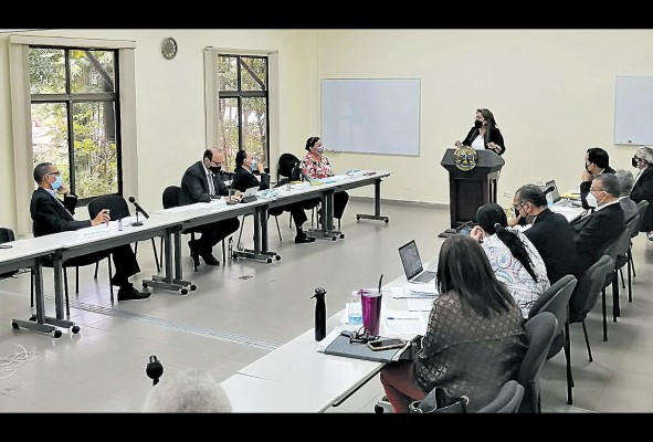 Un total de 77 juristas aspirantes al cargo de magistrados de la Corte Suprema de Justicia fueron entrevistados por la Comisión Especial Evaluadora.