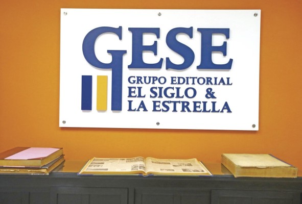 La hemeroteca alberga ejemplares de gran valor cultural e histórico.