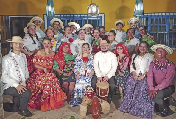 Coro A Viva Voz de la Universidad Autónoma de Chiriquí, anfitriones del encuentro coral.