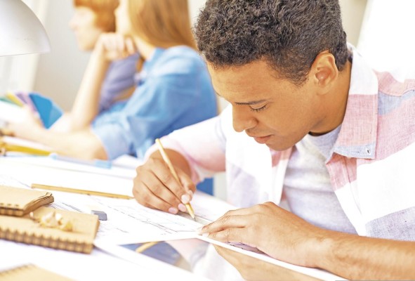 En el país hay una escasez de talento del 64%, según Manpower Group, y otros estudios demuestran que Panamá subutiliza a sus profesionales formados.