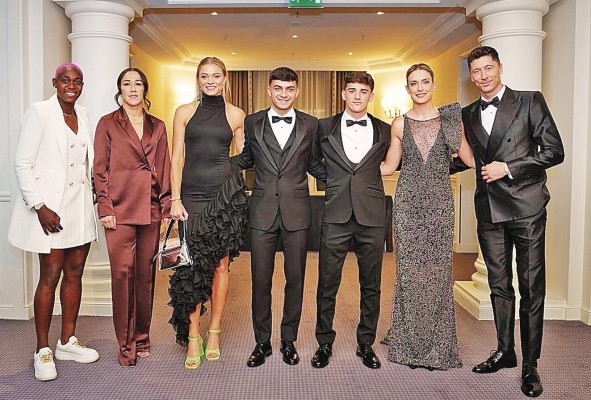 La delegación del FC Barcelona en París.