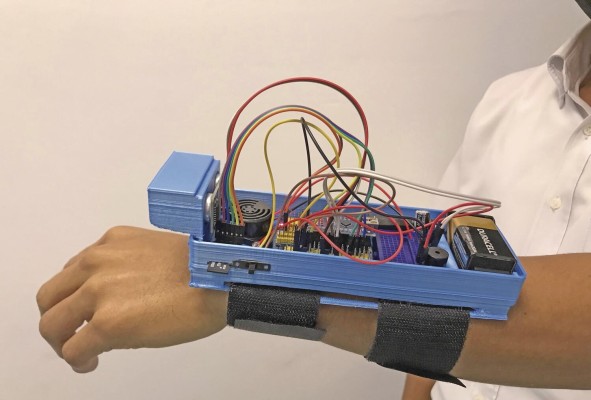 El proyecto de investigación se encuentra en fase de prototipado, y cuenta con dos modos de operación: uno de pitido, y otro por control de voz.