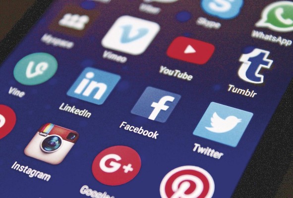 Datos de Global Index indican que en América Latina los internautas pasan, en promedio, tres horas o más conectados a las redes sociales.