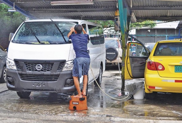 Negocios como los lava autos se encuentran dentro de la red de mipymes.