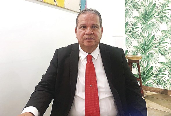 Abogado Juan José Castillo, parte del equipo defensa de José Virzi, junto al jurista César Broce