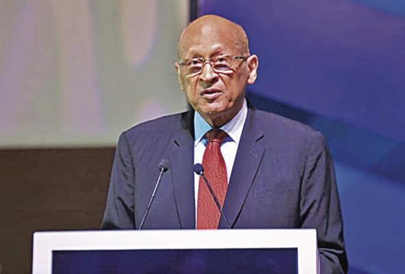 Ministro de Economía y Finanzas, Héctor Alexander