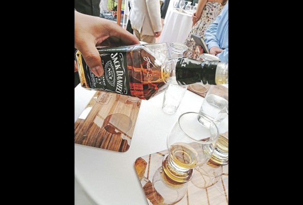 Jack Daniels, Tennessee Whiskey