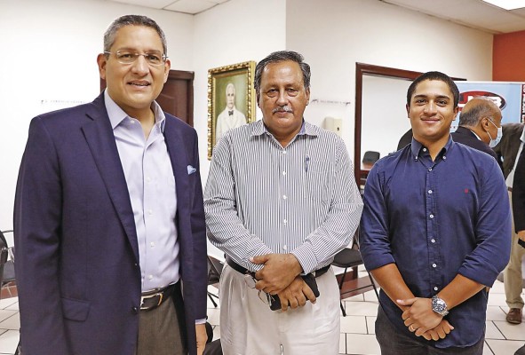 Eduardo Quirós, Alexis Sánchez y Alexis Pinzón