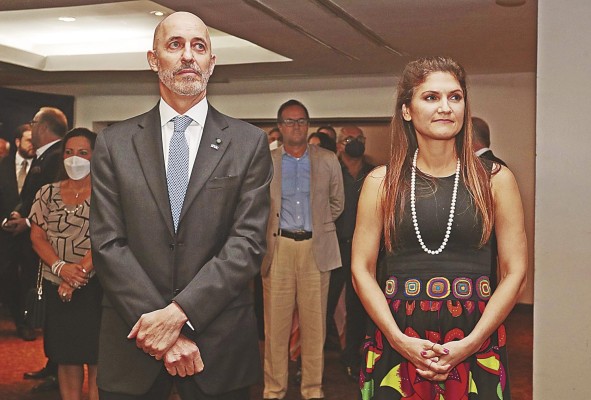 Fabrizio Nicoletti y Erika Moynes