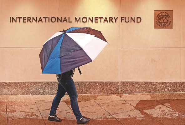 El FMI estima que el creciente poder de mercado explica al menos el 10% de la disminución de la participación de los ingresos que reciben los trabajadores.