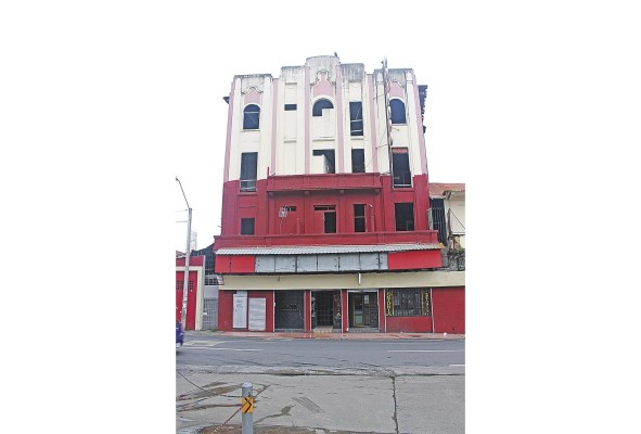 Teatro Excelcior, Av. B, Santa Ana.