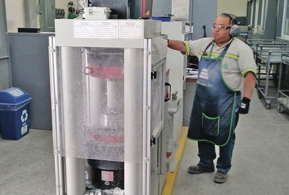 En el CETEC estiman la calidad del prefabricado.