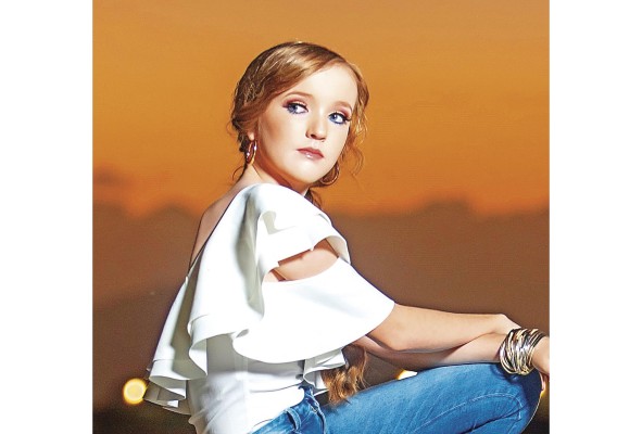 Valeria Boyd Ríos es una de las debutantes que podremos admirar en el próximo Festival de Debutantes 2022, que realizarán las Damas Guadalupanas en la terraza Mar del Sur del Club Unión el 2 de julio. Esta damita es hija del recordado señor Juan Francisco Boyd Boyd y la señora Sandra Ríos Comerón.