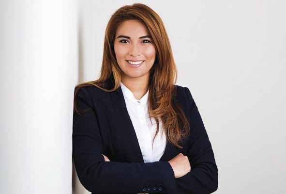 Montenegro es programadora de 'software', ingeniera en electrónica e ingeniera en biomedicina con especialidad en inteligencia artificial.