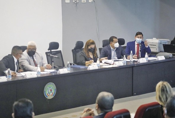 La Comisión de Gobierno, Justicia y Asuntos Constitucionales, durante el primer debate del proyecto de ley de extinción de ominio