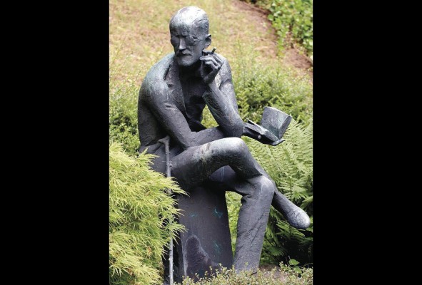 Estatua del escritor James Joyce, quien falleció el 13 de enero de 1941, Zúrich, Suiza.