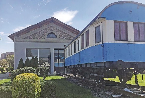 El centro tiene la fachada de una estación ferroviaria de hace un siglo.
