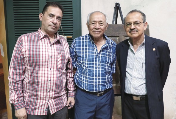 Omar Kadbay, Antonio Siu y Leopoldo Santamaría