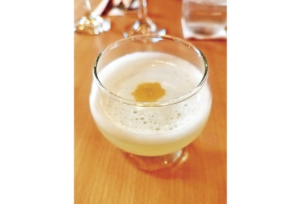 Como coctel aperitivo, el infaltable pisco sour.