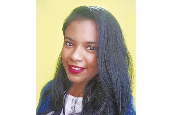 Maryorie Patiño. Gestora de proyectos y organizadora de eventos. Nominada a mención honorífica: Emprendimiento “En el mundo del emprendimiento cada paso que se da, por muy pequeño que sea, es un escalón a la cima del éxito: nos motiva, nos enseña, nos vuelve más fuertes y nos hace crecer. Es muy importante porque vernos en el espejo de otras mujeres exitosas, a través de eventos como 'Las 25 mujeres destacadas' es una recarga de energía para levantarnos o mantenernos firmes en los momentos difíciles y darnos cuenta de que la clave está en no rendirse y creer en nosotras mismas, en lo que nos apasiona”. “Cada vez son más las mujeres que asumen el reto de liderar equipos y desarrollar proyectos desde cero, dispuestas a afrontar las adversidades que lleva iniciar un negocio, sin soltarle la mano a sus hijos ni dejar de capacitarse para ser cada vez más profesionales. Vamos bien, pero siempre se necesita más”.