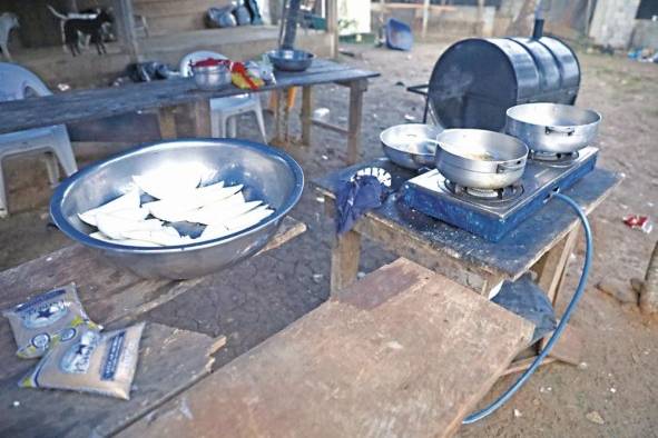 Los moradores de Bajo Chiquito transformaron sus patios en fondas, en las que venden almuerzos desde $5
