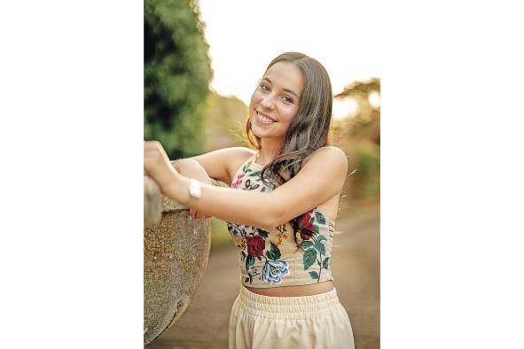El próximo 1 de julio, en la terraza Mar del Sur del Club Unión, debutará la señorita Beatriz Elena Miró Ferroggiaro en el Festival de Debutantes 2023 que organizan las Damas Guadalupanas. Ella es hija del señor Rogelio Gustavo Miró Tode y la señora Carla María Ferroggiaro de Miró. Es nieta de la dama guadalupana señora Cecilia Tode de Miró.