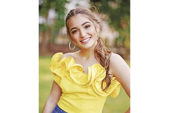 Alyssa Raquel Schreiber Méndez es una de las debutantes que apreciaremos en el Festival de Debutantes 2023 a celebrarse el 1 de julio en la terraza Mar del Sur del Club Unión, organizado por las Damas Guadalupanas para recaudar fondos para sus programas benéficos. Ella es hija del señor Frank Bernd Schreiber Acevedo y la muy distinguida dama guadalupana señora Raquel María Méndez Willis, actual presidenta de las Damas Guadalupanas.