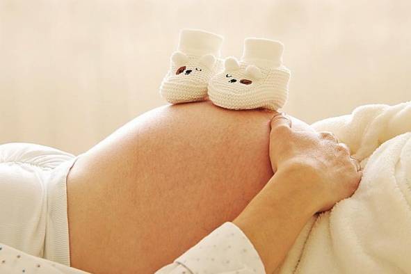 Las madres tienen retos a nivel global, como el balance entre la maternidad y la vida personal o laboral, así como la seguridad de sus hijos en línea al publicar contenido sobre ellos.