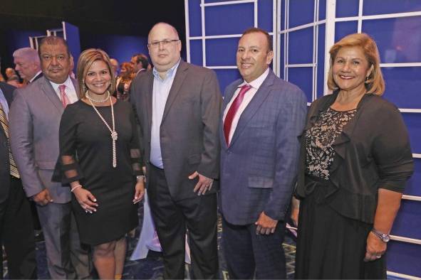 Abdiel González Rosa, Karla Plata, Vasco Arosemena, Carlos Paniagua y María Luisa de Lindo