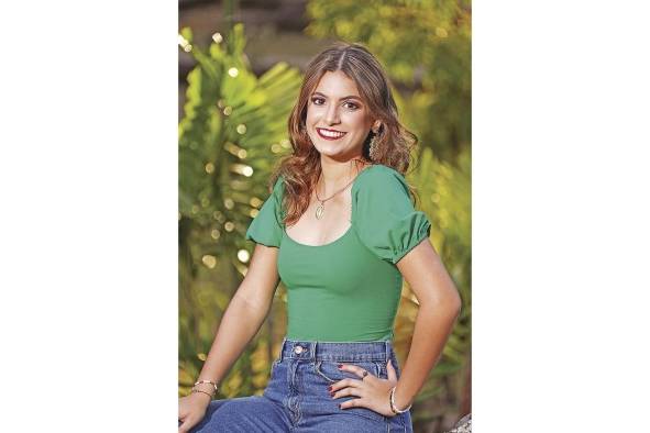 Irene Raquel Patterson Pérez es una de las debutantes que apreciaremos en el Festival de Debutantes 2023 a celebrarse el 1 de julio en la terraza Mar del Sur del Club Unión, evento este organizado por las Damas Guadalupanas para recaudar fondos para sus programas de proyección social. Son sus padres el señor Carlos Guillermo Patterson Heygel y la señora Melissa Irene Pérez de Patterson.