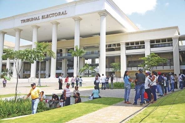 El Decreto 32, publicado en agosto en el Boletín Electoral 4717, establece el reinicio del servicio de inscripción de adherentes en partidos políticos en formación y partidos políticos legalmente constituidos