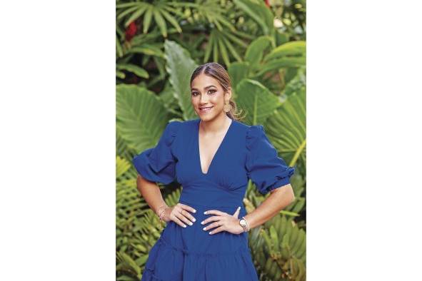 Isabela María Fernández Pascual es una de las debutantes que podremos admirar en el próximo Festival de Debutantes 2023, que realizarán las Damas Guadalupanas en la terraza Mar del Sur del Club Unión el 1 de julio. Esta damita es hija del hogar formado por el señor Diego Enrique Fernández Rodríguez y la señora Cristina Angélica Pascual de Fernández. A su vez es tataranieta de la muy recordada dama guadalupana socia fundadora, señora Gloria de Alfaro.