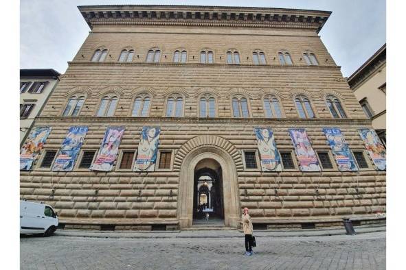 Palacio Strozzi en Italia, sitio conocido por sus exposiciones artísticas e históricas.