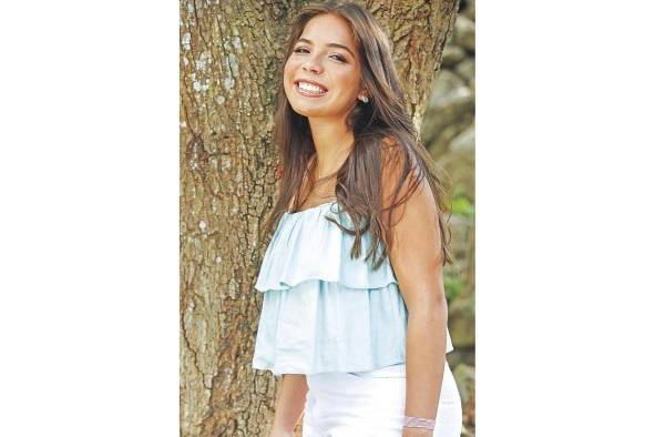 El próximo 1 de julio, en la terraza Mar del Sur del Club Unión, hará su presentación en sociedad la señorita María Emilia Salceda González en el Festival de Debutantes 2023 que organizan las Damas Guadalupanas. Ella es hija del señor Jovito Salceda Guardia y la señora Fanny González Acevedo.