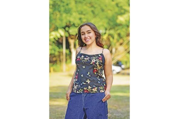 Meghan Hanily Sucre es una de las debutantes que apreciaremos en el Festival de Debutantes 2023 a celebrarse el 1 de julio en la terraza Mar del Sur del Club Unión, organizado por las Damas Guadalupanas para recaudar fondos para sus programas benéficos. Ella es hija del señor George Robert Hanily Arias y la señora Angie Sucre de Hanily.
