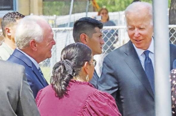 El presidente de Estados Unidos, Joe Biden, y su esposa Jill visitaron la escuela primaria Robb de Uvalde (Texas).