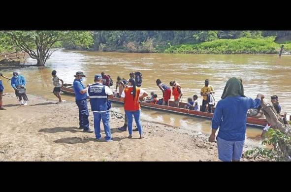 Más de 10 personas están varados en la frontera colombo panameña esperando pasar para la provincia de Darién.