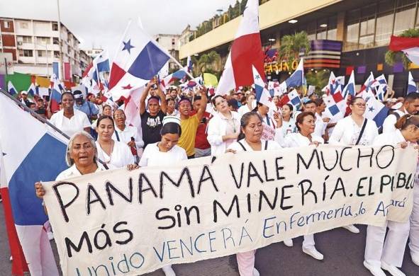 Los sectores que se oponen al contrato minero marcharon desde el parque Porras hasta la 5 de Mayo.