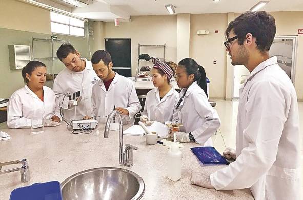 En la actualidad se han formado en Panamá 393 profesionales de ingeniería biomédica.